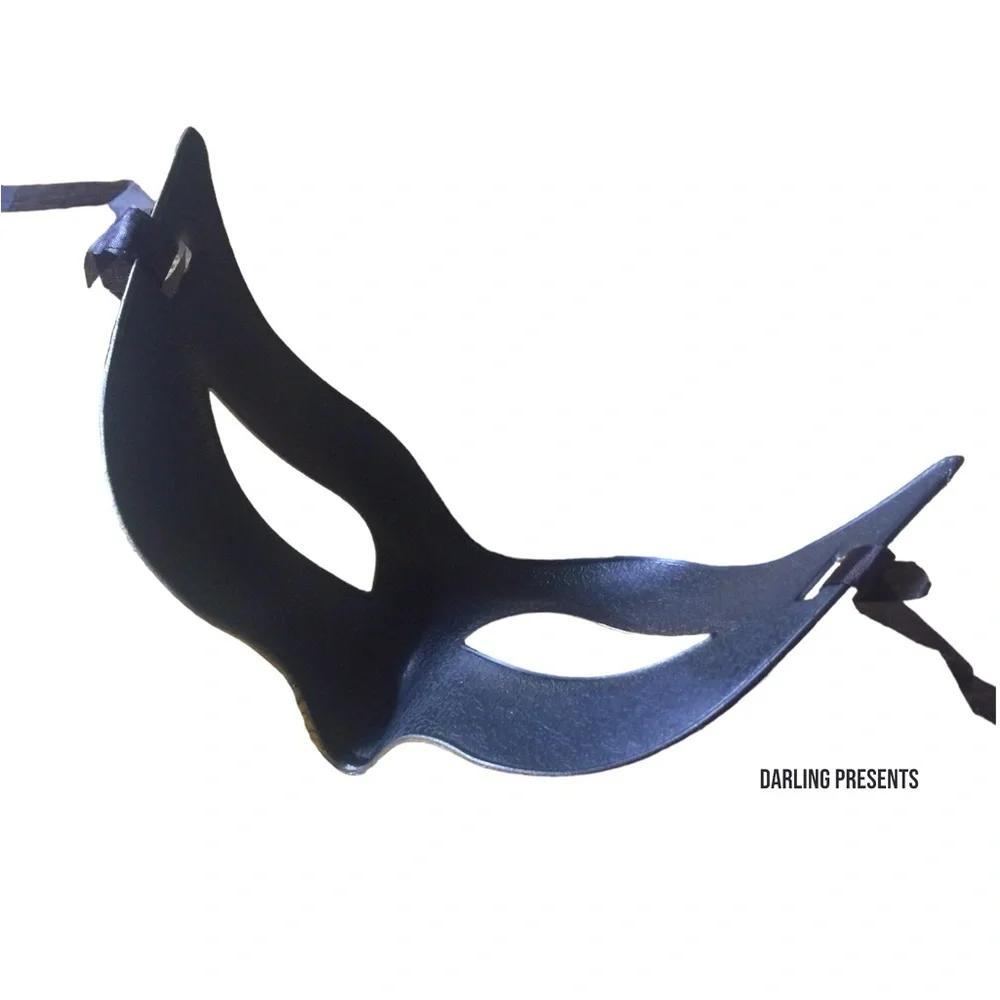 Super Hero Masquerade Mask Unisex Color Gold